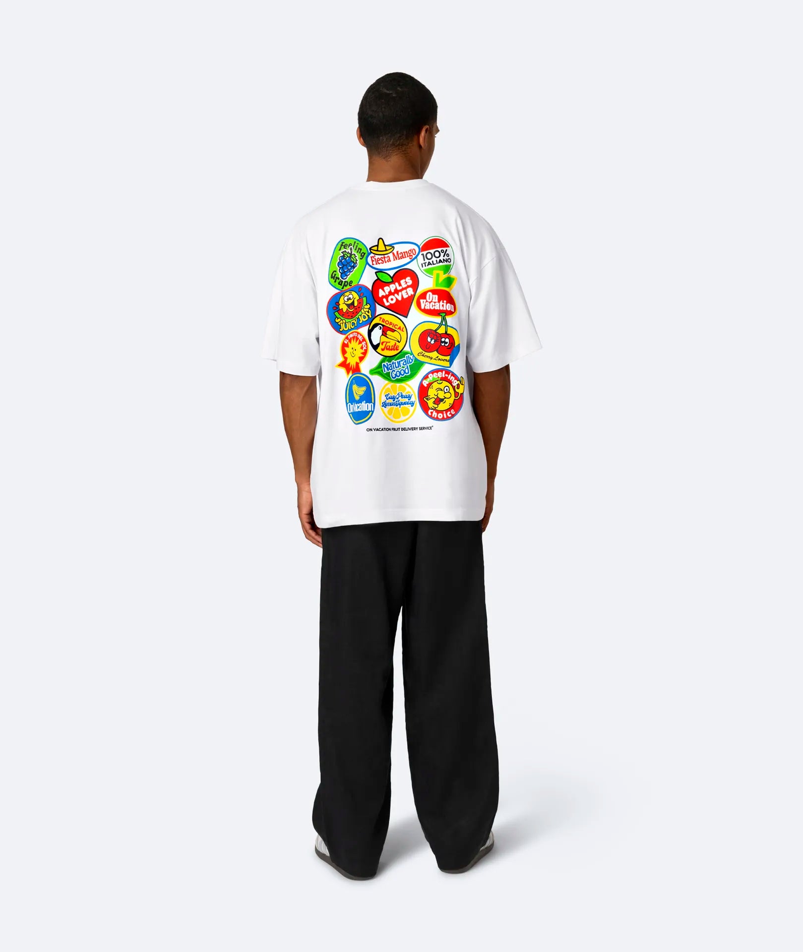 FRUIT STICKERS T-SHIRT - WHITE ON VACATION