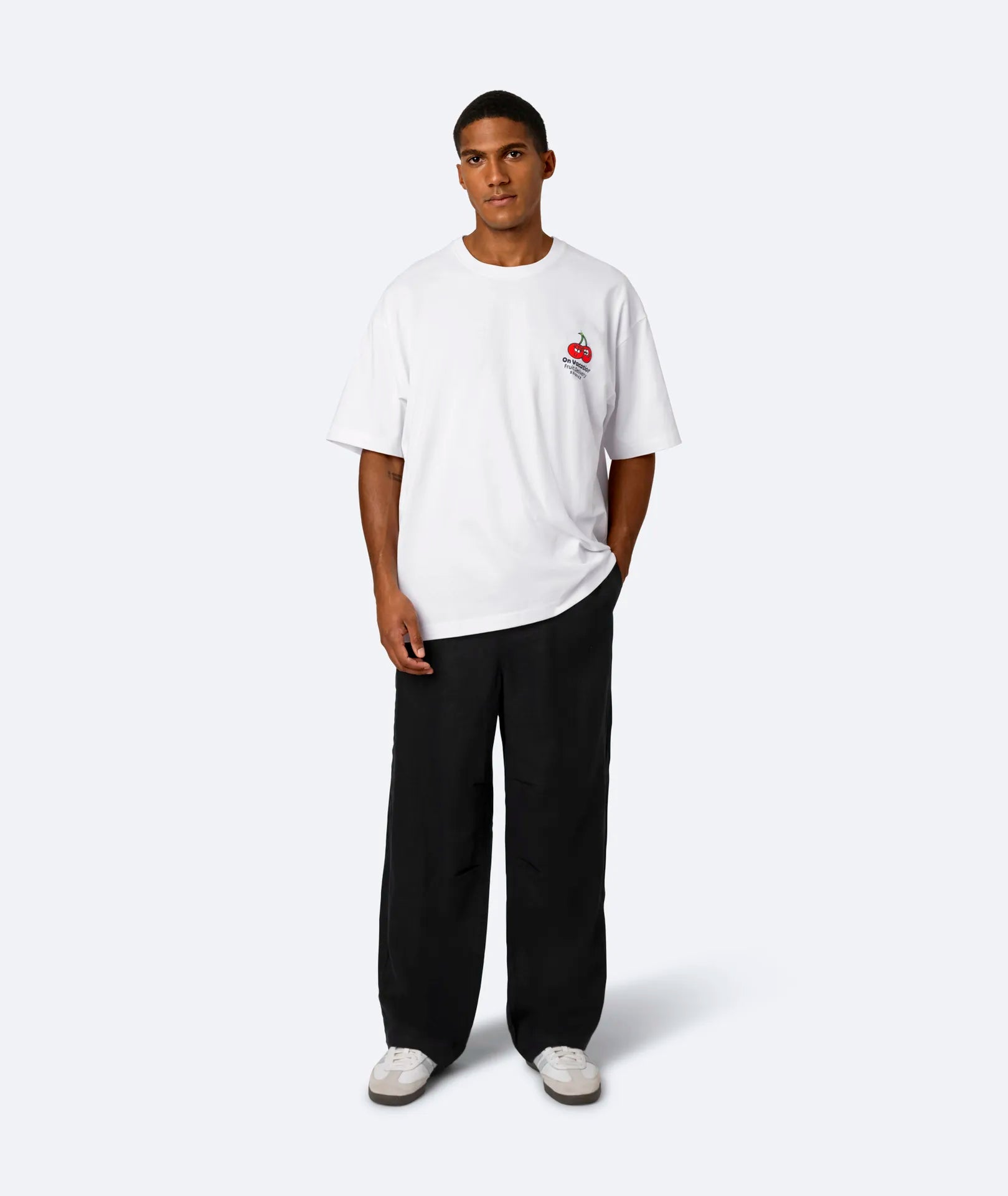 FRUIT STICKERS T-SHIRT - WHITE ON VACATION