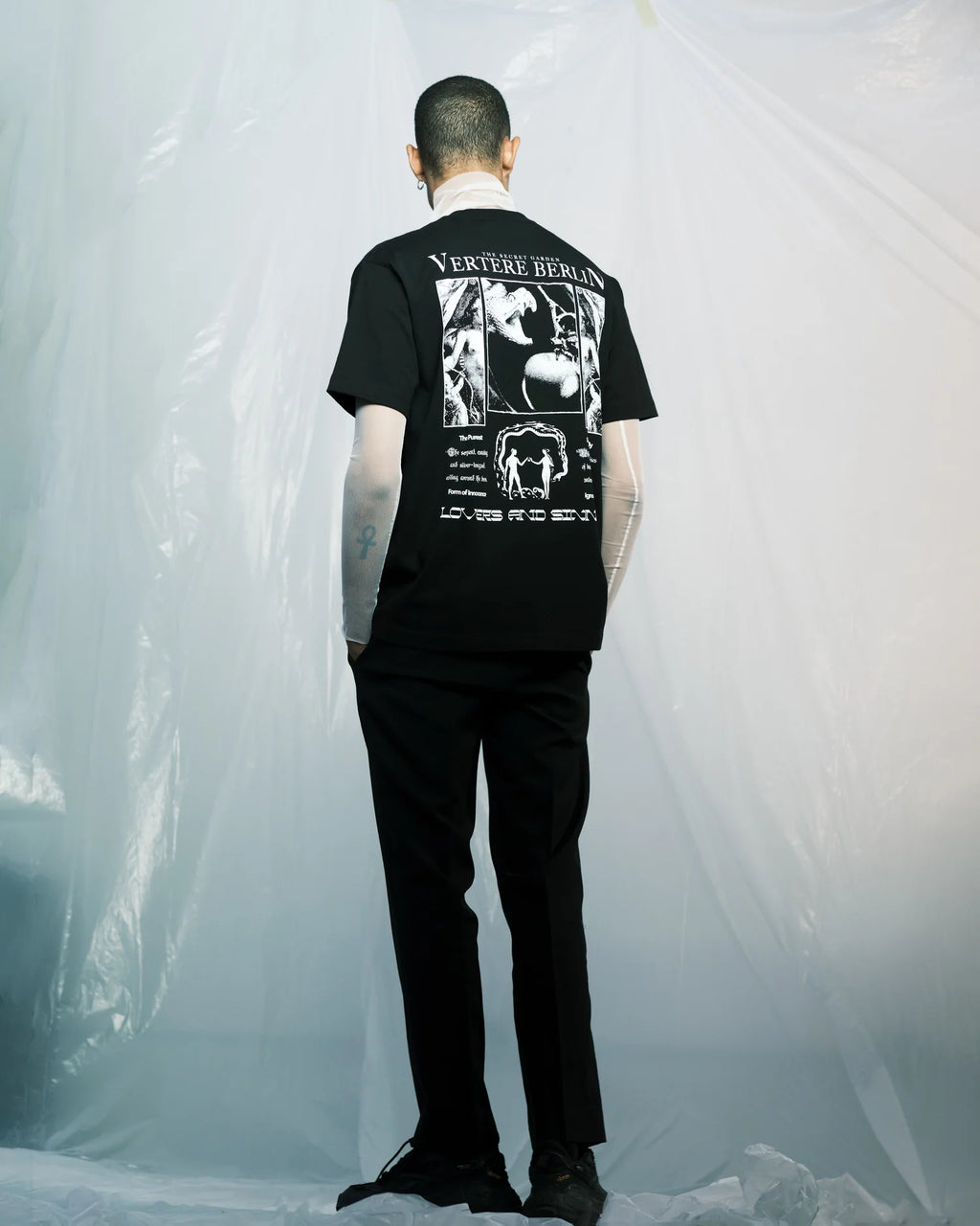 SECRET GARDEN T-SHIRT - BLACK VERTERE BERLIN