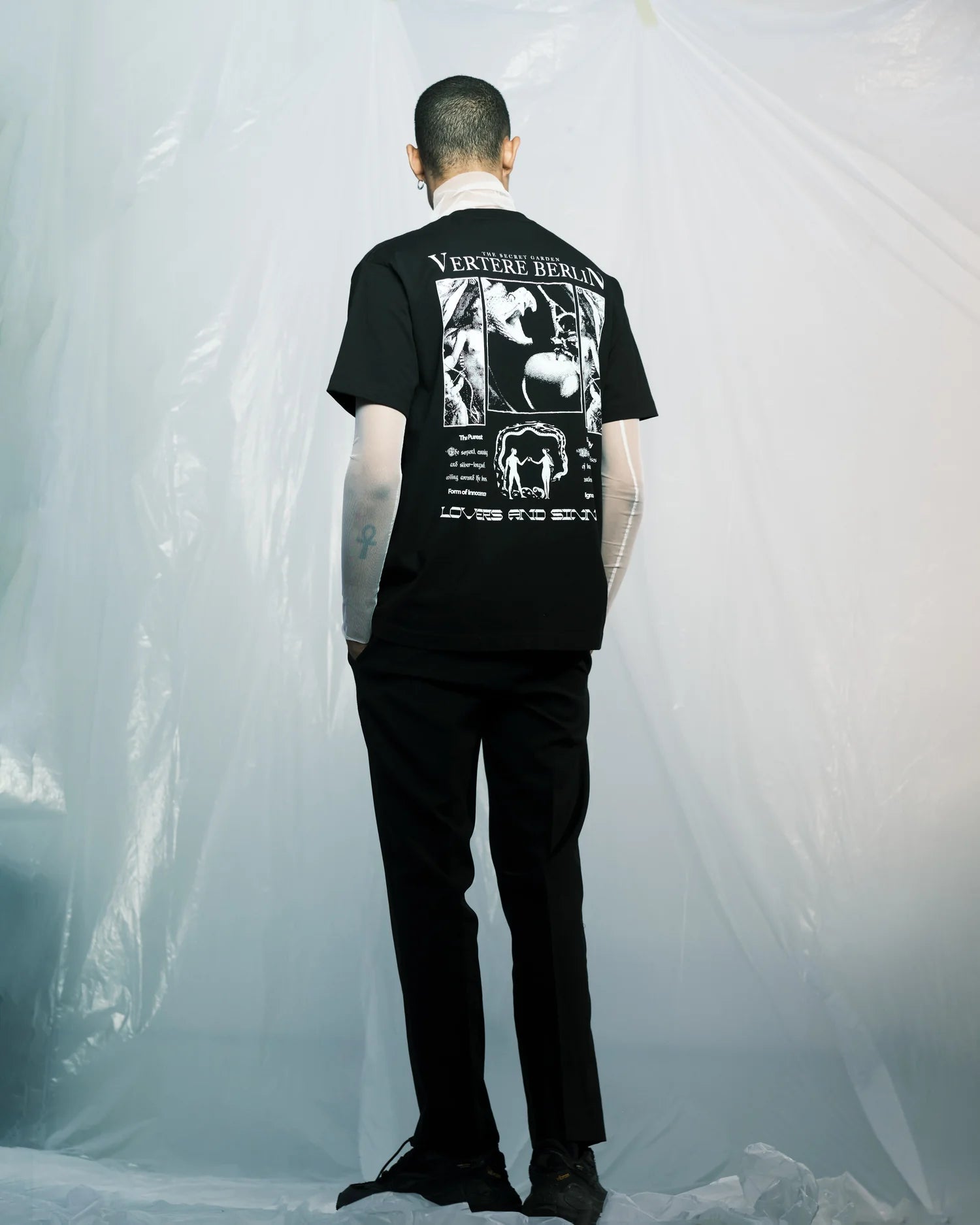 SECRET GARDEN T-SHIRT - BLACK VERTERE BERLIN